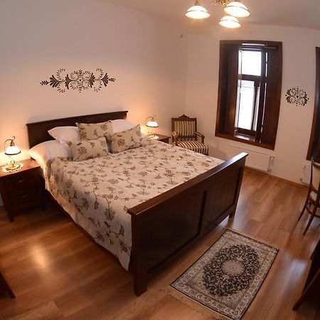 Levendula Porta Es Pajtaszinhaz Hotel Orfu Room photo