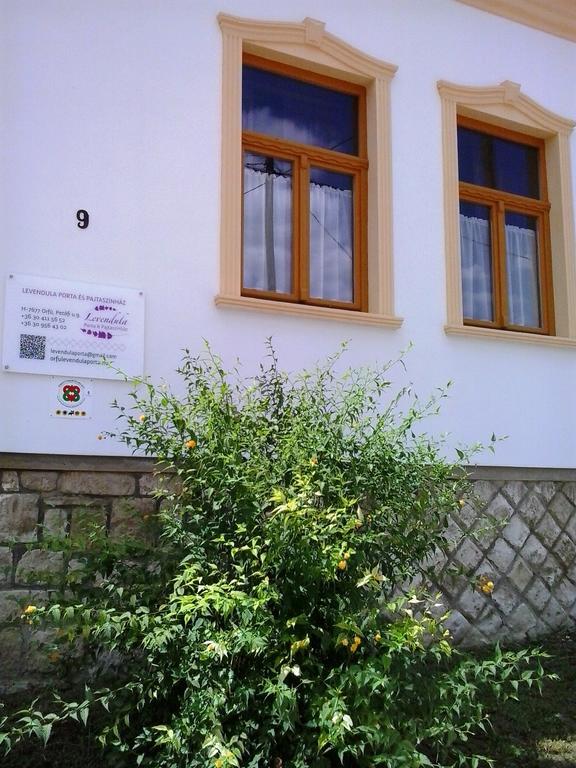 Levendula Porta Es Pajtaszinhaz Hotel Orfu Exterior photo