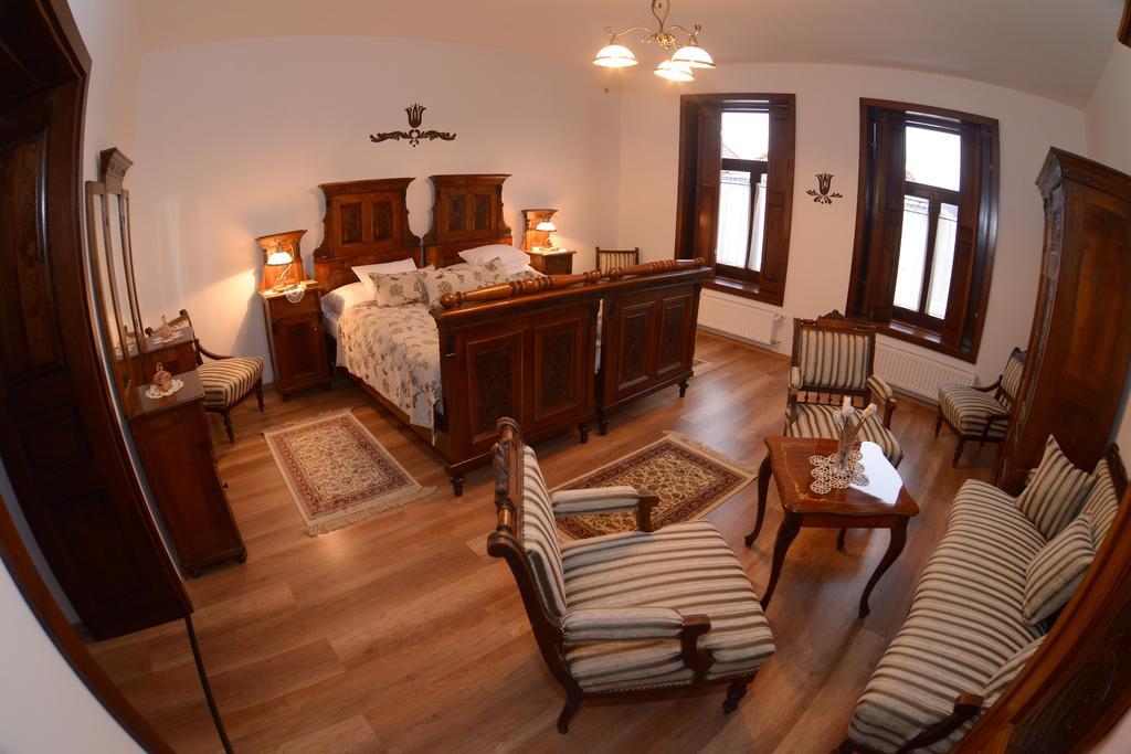 Levendula Porta Es Pajtaszinhaz Hotel Orfu Room photo