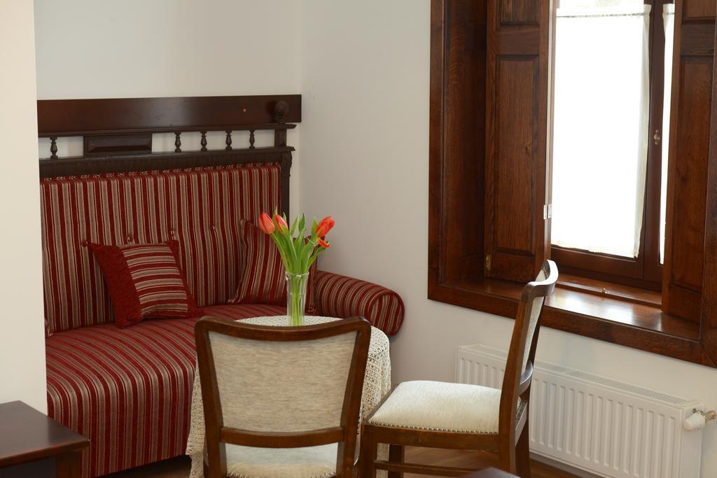 Levendula Porta Es Pajtaszinhaz Hotel Orfu Room photo